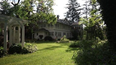 Woodworker Salvages Fallen Trees by Designing Custom Furniture Image